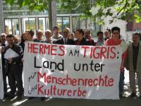 Proteste gegen die Hermeskredite für den Staudamm